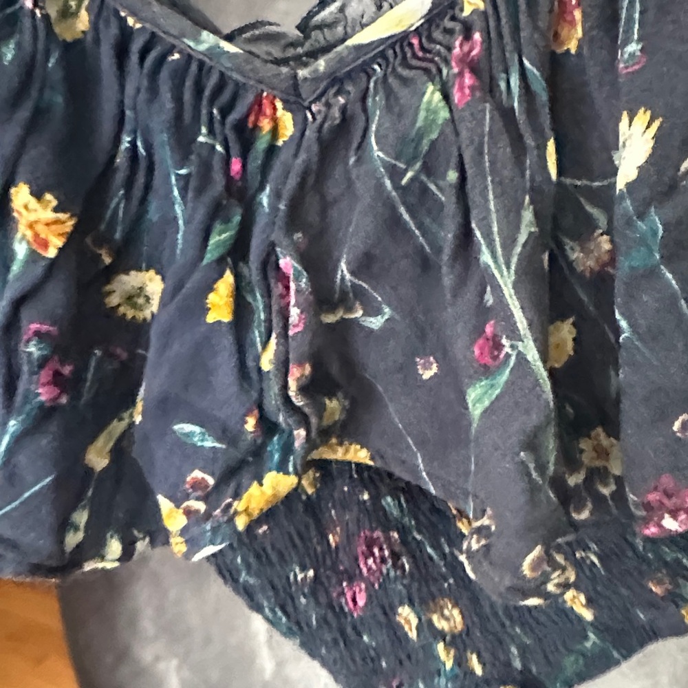 Floral Off-Shoulder Ruffle crop Top - Picture 3 of 4